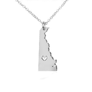 Colar de ouro branco Delaware, joias com pingente do estado de Delaware, colar em formato de estado de Delaware, colar do estado de Delaware com coração
