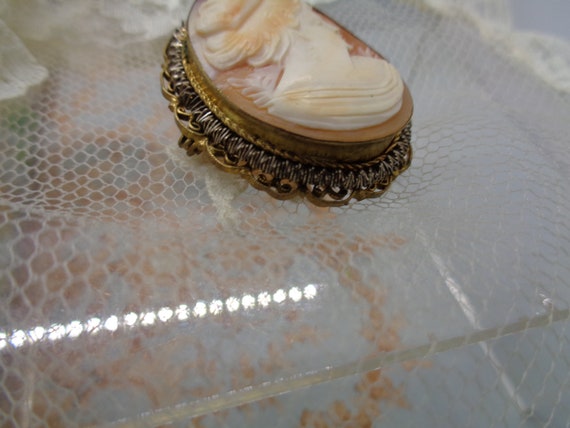 Vintage Beautiful SHELL CAMEO Brooch/Pendant  Vic… - image 5