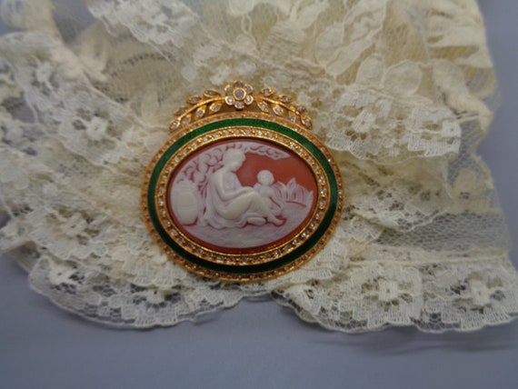 Vintage "JOAN RIVERS" CAMEO Brooch Neoclassical M… - image 6