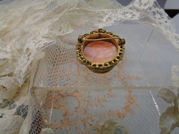 Vintage Beautiful SHELL CAMEO Brooch/Pendant  Vic… - image 4