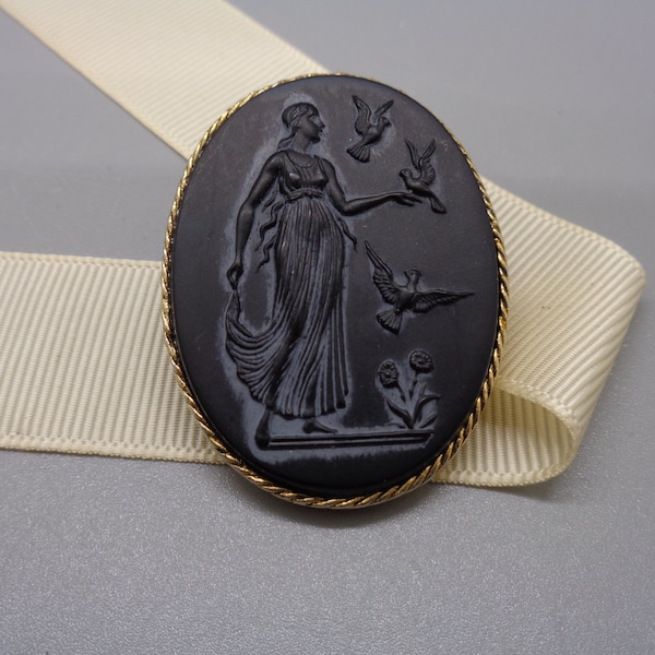 RARE**Vintage Cameo Brooch Czech Black Glass set in a Gold Finish **Estate Sale Find