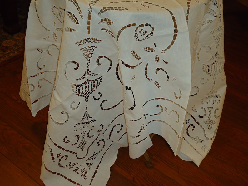 Vintage CLASSIC LINEN CUTWORK White Tablecloth Embroidered 72 x 72 in Square with 8 matching Napkins 18 x 18 scalloped edge image 1