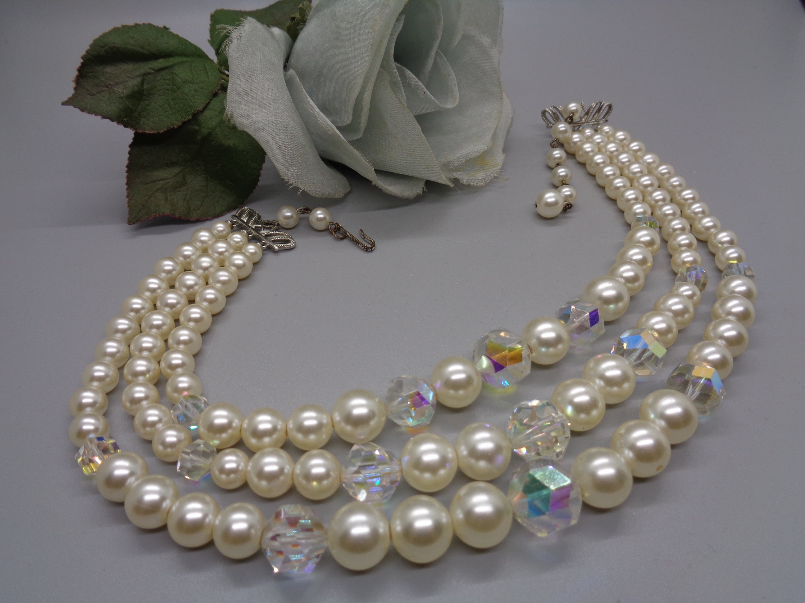 Vintage LAGUNA IND. 3 Strand Faux Pearls and Glass Beads  display picture 3