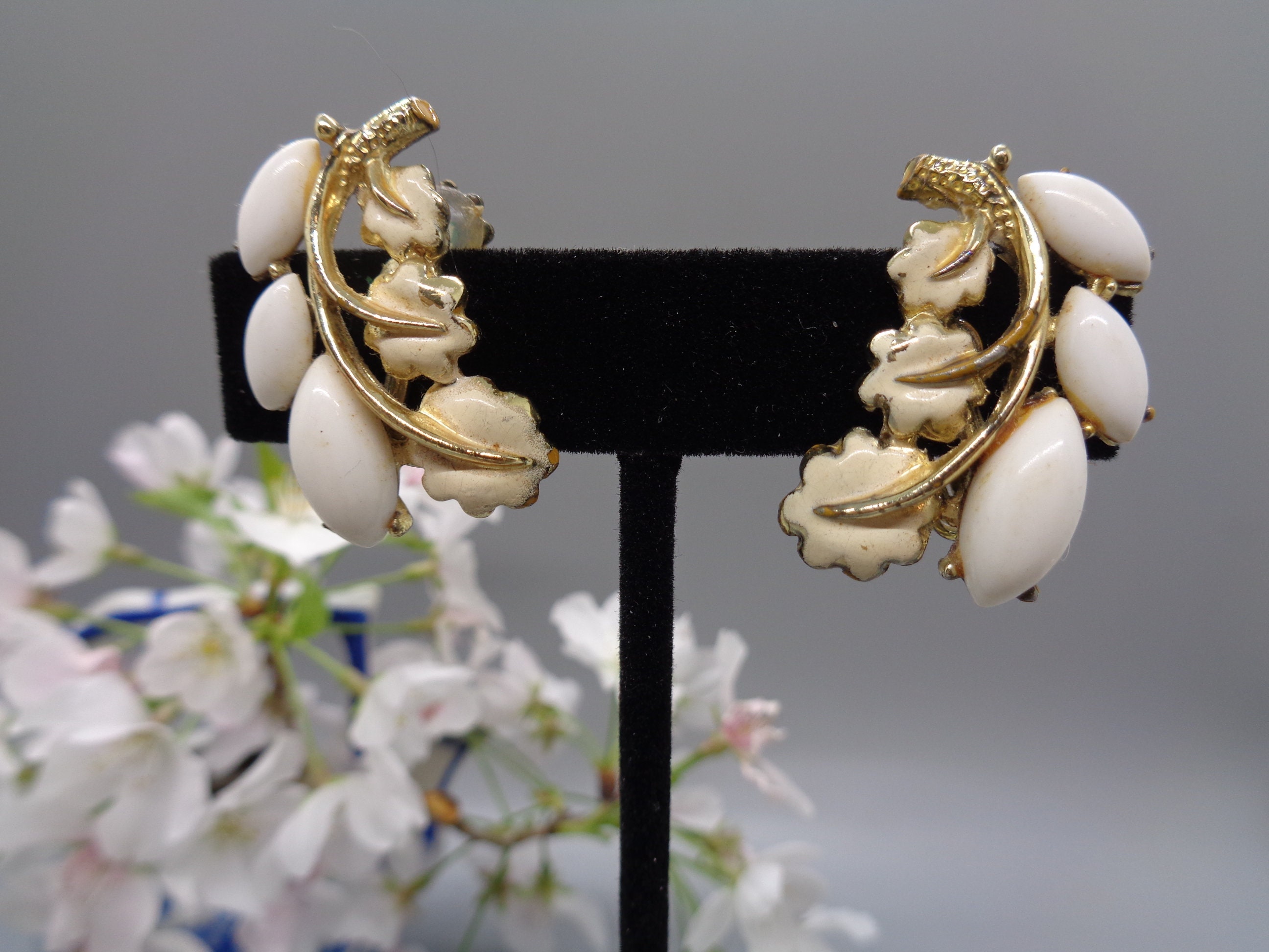 RARE Antique/Vintage "STAR Jewelry" Stunning Estate Find Milk Glass & Enamel Clip-on Earrings In Business 1925-1940 Hallmarked
