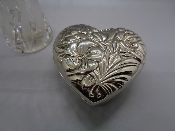 Vintage INTERNATIONAL SILVER CO. 1994 Heart Shaped Jewelry