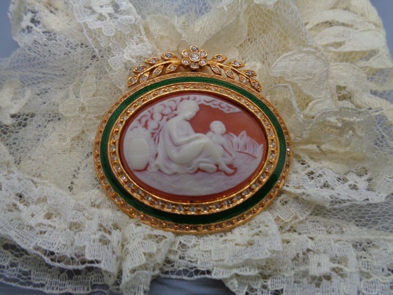 Vintage "JOAN RIVERS" CAMEO Brooch Neoclassical M… - image 2