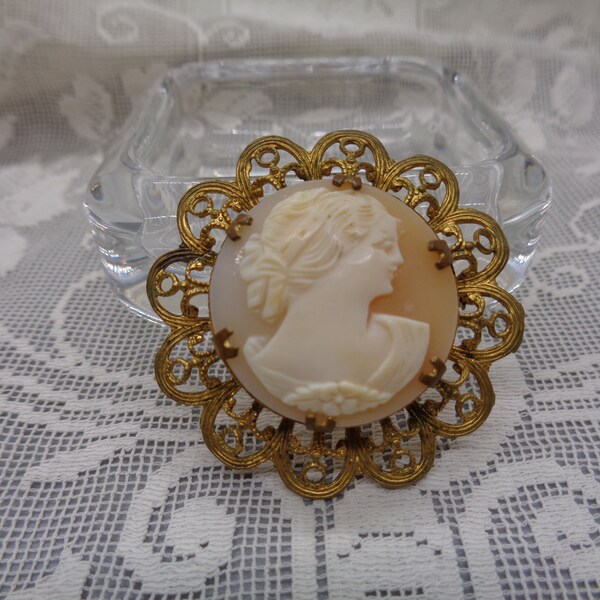 Vintage Beautiful SHELL CAMEO Brooch Victorian 2 inch Layered Antiqued Gold Filigree