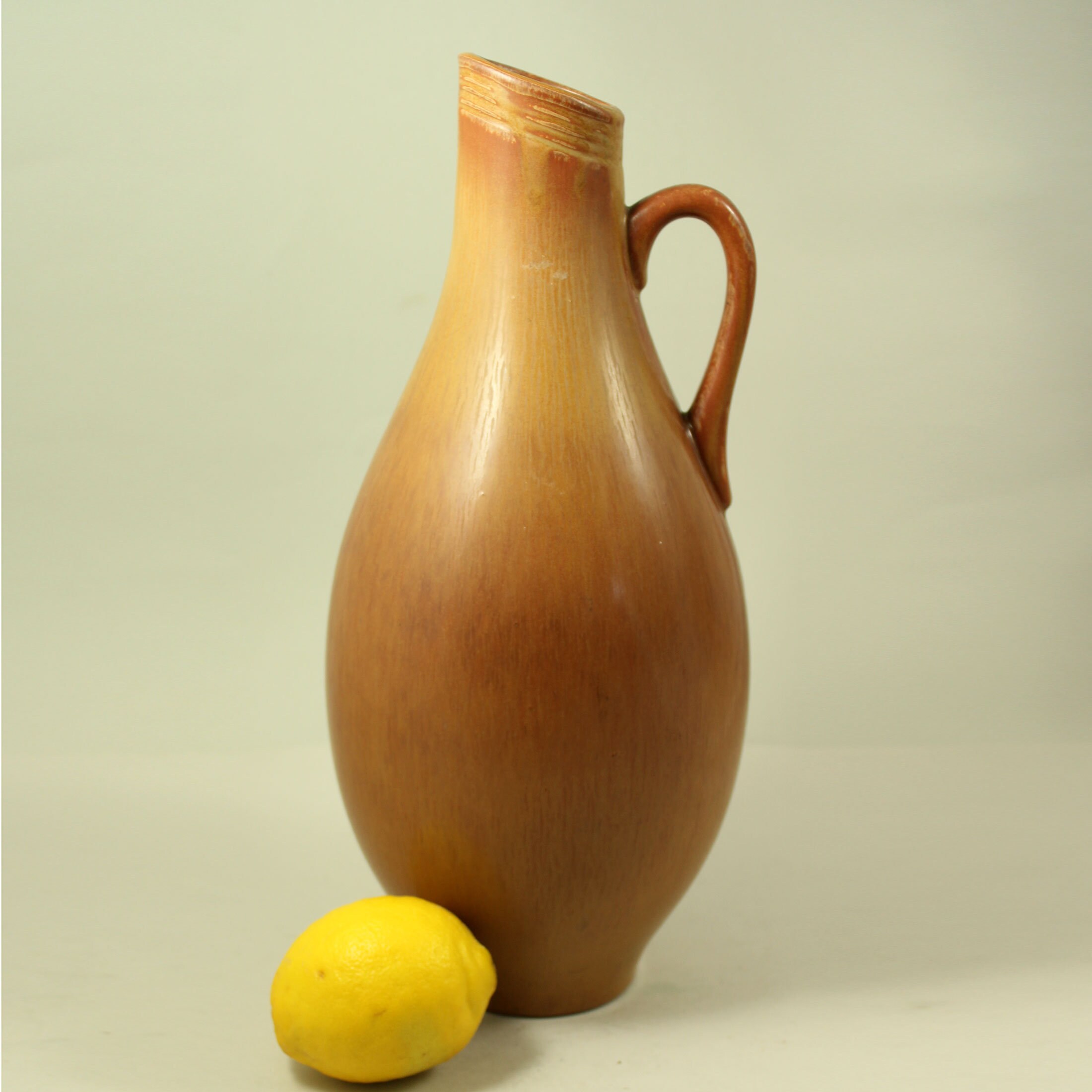 巨大な Gunnar Nylund Haresfur ハンドルド ジャグ、ロールストランド