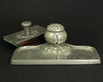 Antikes Mogens Ballin Schreibtischset aus dänischem Zinn | Jugendstil-Tintenfass und Schreibunterlage