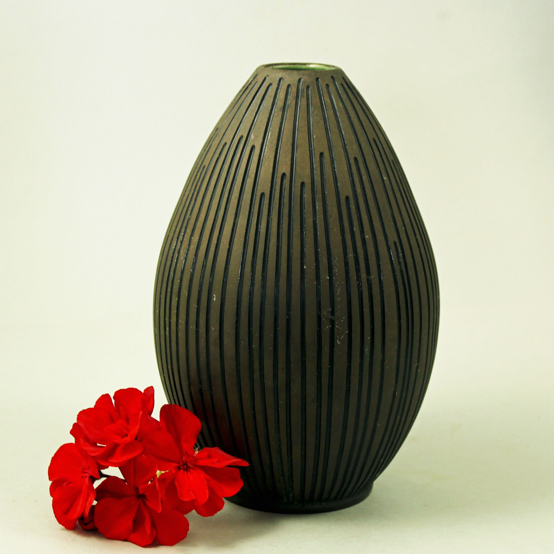 洋書 SCANDINAVIAN ART POTTERY DENMARK&SWEDEN Mid-Century Scandinavian Modern Art Pottery Vase from