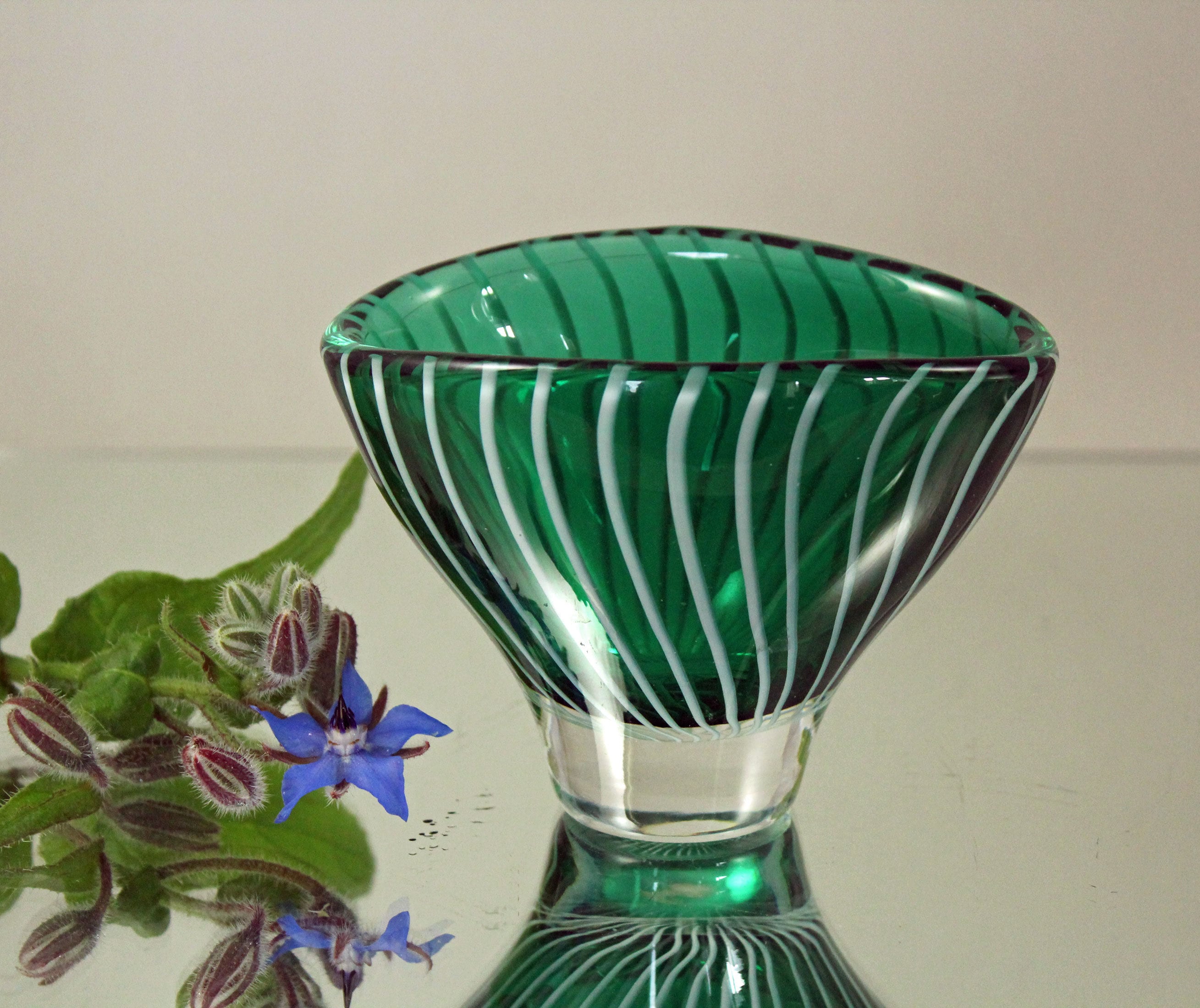 象徴的なアートガラス花瓶、ヴィッケ・リンドストランド、コスタ