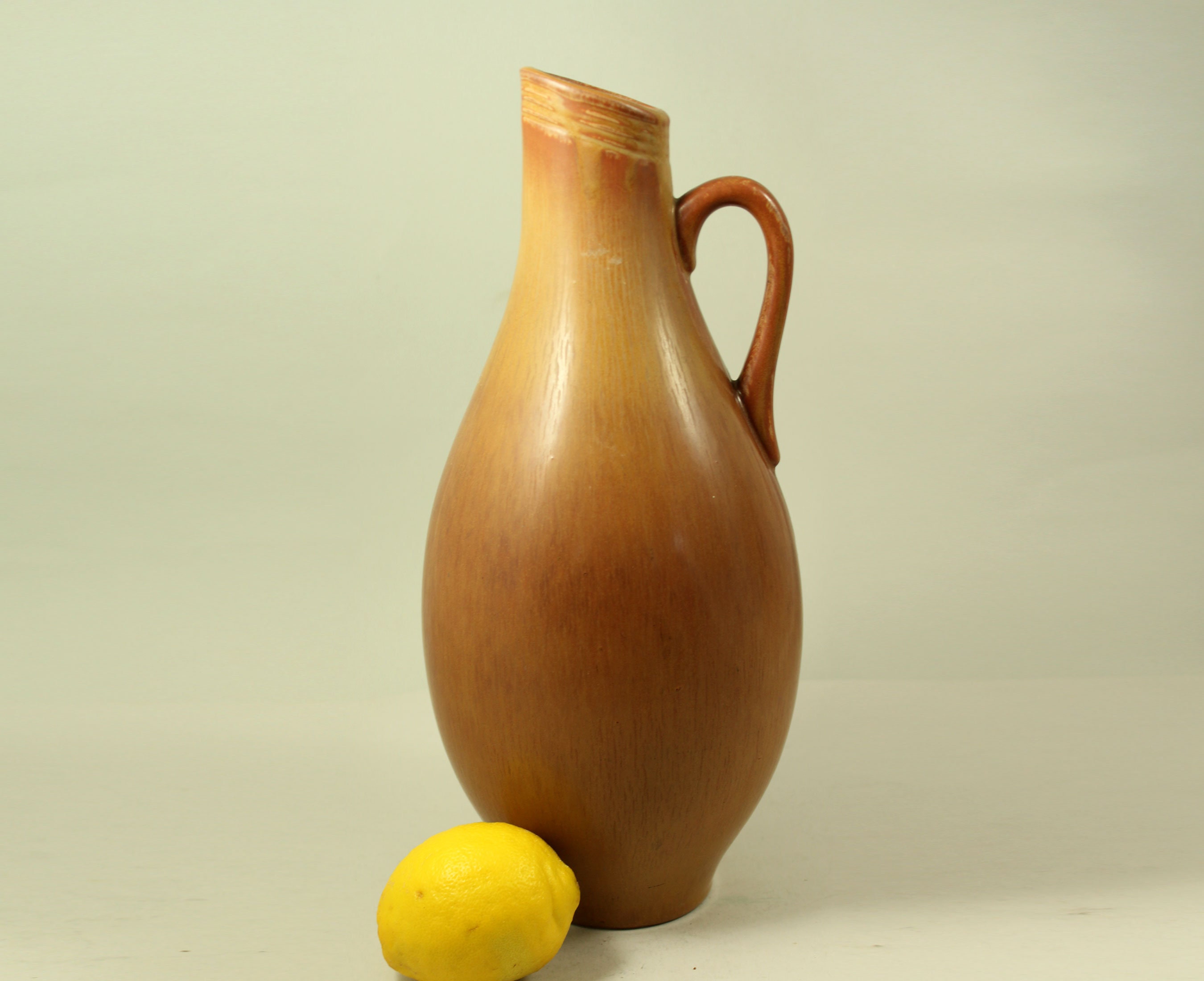 巨大な Gunnar Nylund Haresfur ハンドルド ジャグ、ロールストランド