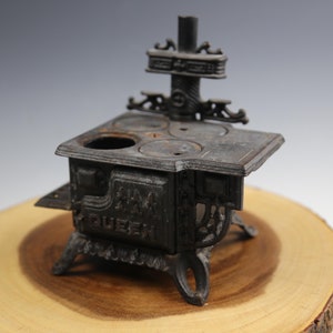 Antique Mini Cast Iron Stove &quot;Queen&quot;, Vintage Doll House Kitchen Stove 1950, Antique Crescent