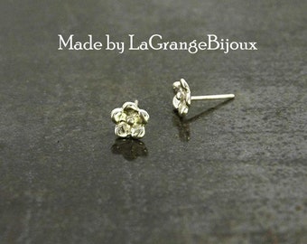 Forget-Me-Not stud earrings inspired by nature and hand-made in solid 925 Sterling silver