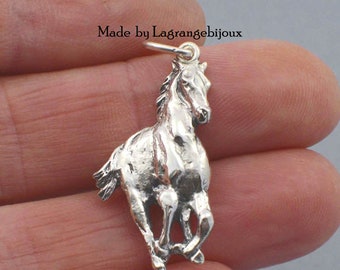 Galloping Horse pendant in 925 sterling silver, the perfect gift for a horse lover