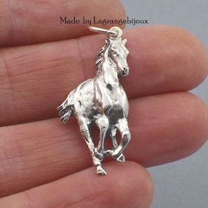 Galloping Horse pendant in 925 sterling silver, the perfect gift for a horse lover