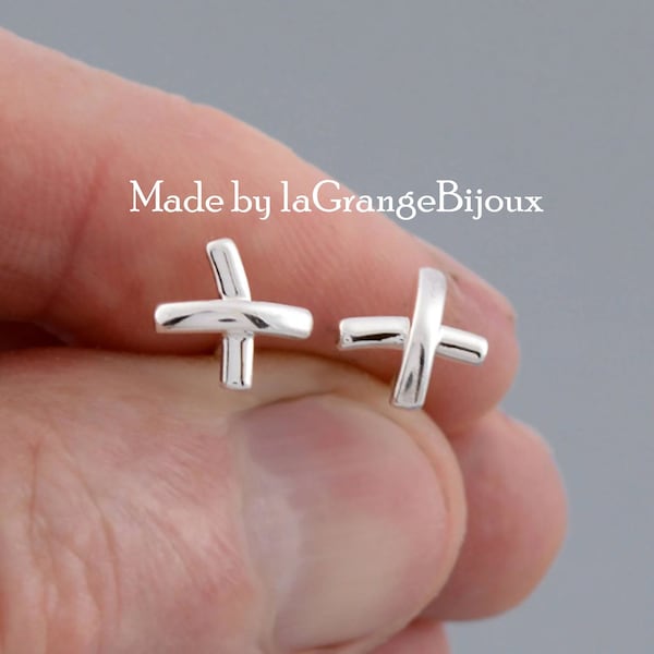 Boucle d'oreille de goujon de Croix de baiser dans argent de 925 sterlings