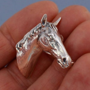 Horse head brooch in solid 925 sterling silver