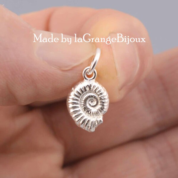 Ammonite Fossil Anhänger oder Charme aus massivem 925 Sterling Silber, inspiriert von der Natur