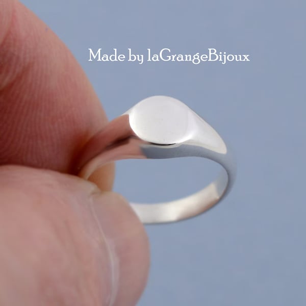 Round top signet ring, pinkie ring, plain signet, smooth shape signet