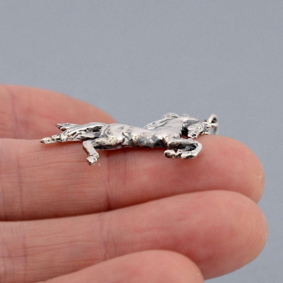 Aufzucht Pferd Anhänger in 925 Sterling Silber, das perfekte Geschenk für  Pferdeliebhaber