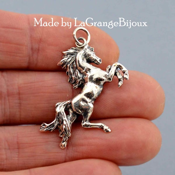 Pendentif d'un Cheval se cabrant en argent