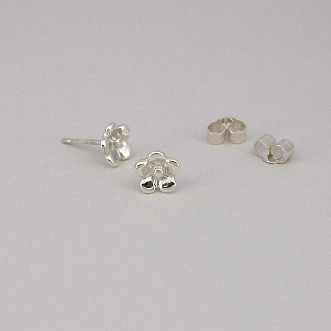 Forget Me Not Stud main image 1