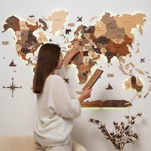 Houten wereldkaart wanddecoratie, led-kaart van de wereld, kaartkunst achtergrondverlichting, woondecoratie, cadeau 5e verjaardag, uniek familiecadeau, geniet van het hout