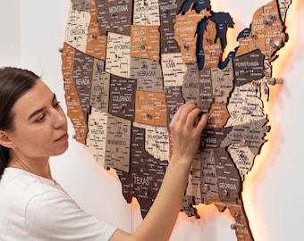 Carte des États-Unis avec punaises avec rétroéclairage LED, punaise de carte de voyage, art mural de décoration de maison, cadeau pour une nouvelle maison, cadeau du jour de l'indépendance, profitez du bois
