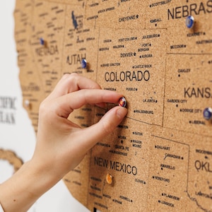 Mappa degli Stati Uniti con puntine da disegno, mappa dei viaggi in famiglia, mappa degli stati visitati, avventure in arrivo, bacheca, arredamento per la casa, arredamento per appartamenti, regalo per marito e moglie