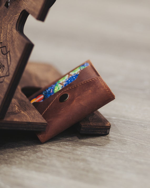 Regalo di compleanno per uomo, accessori tecnologici per marito, docking station nera, regali personalizzati per uomo, regalo per fidanzato, stazione di ricarica in legno - Italia
