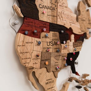 Decoración de madera maciza, chinchetas de madera con forma de mapa del mundo, mapa de pared LED, mapa de seguimiento de viajes, mapa interactivo 3D, decoración de pared luminosa, mapa inspirado en la naturaleza