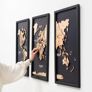 Drieluik houten wereldkaart, kurk reiskaart, punaise kaart muurkunst, ingelijste wereldkaart decor, reiscadeau, uniek appartement housewarmingcadeau