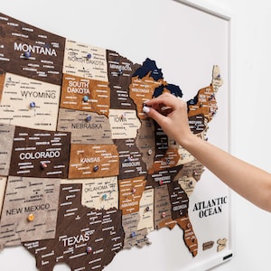 Mappa degli Stati Uniti 3D su lavagna, puntine da disegno per mappa di viaggio degli Stati Uniti, arte murale con cornice, arredamento per la casa, arredamento per appartamenti, regalo di anniversario, di Enjoy The Wood