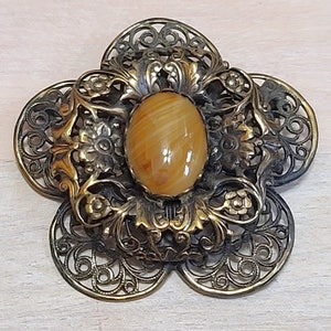 Vintage Filigree Brass Brooch, Vintage Pin, Butterscotch Center Cabochon, Antique Brass Color, Filigree Pin, Cabachon Pin, FIiligree Brooch