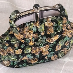 Vintage Beaded Handbag Purse Kiss Lock Closure with Bead Gray Moonglow Frame Gorgeous Floral No missing beads Bead Purse