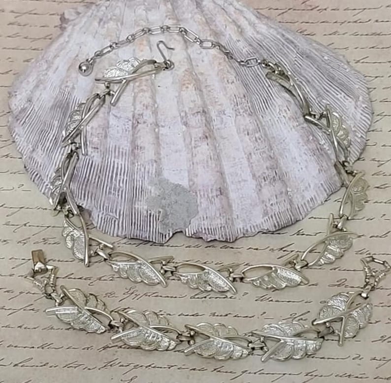 Vintage Choker Neckalce and Matching Bracelet Leaf Motif Free Ship Necklace and Bracelet Jewelry Set