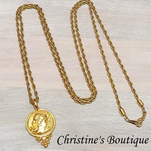 Vintage Goldtone Cameo Pendant Necklace with Twisted chain measures 32&quot; long
