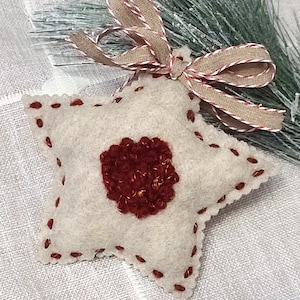 Handgemachte Filzstern-Plätzchen, Linder Cookie Ornies, Korb- oder Schüsselfüller, Landhausdekor, Filzmarmeladenplätzchen, Filzarbeit, Weihnachtsdekor