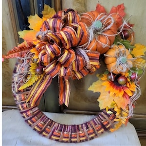 Yarn Wreath with Pumpkins and Fall Foilage, Harvest Wreath, Pumpkin Wreath, Thanksgiving Wreath, Door Wreath, Autumn Wreath, Fall Colors