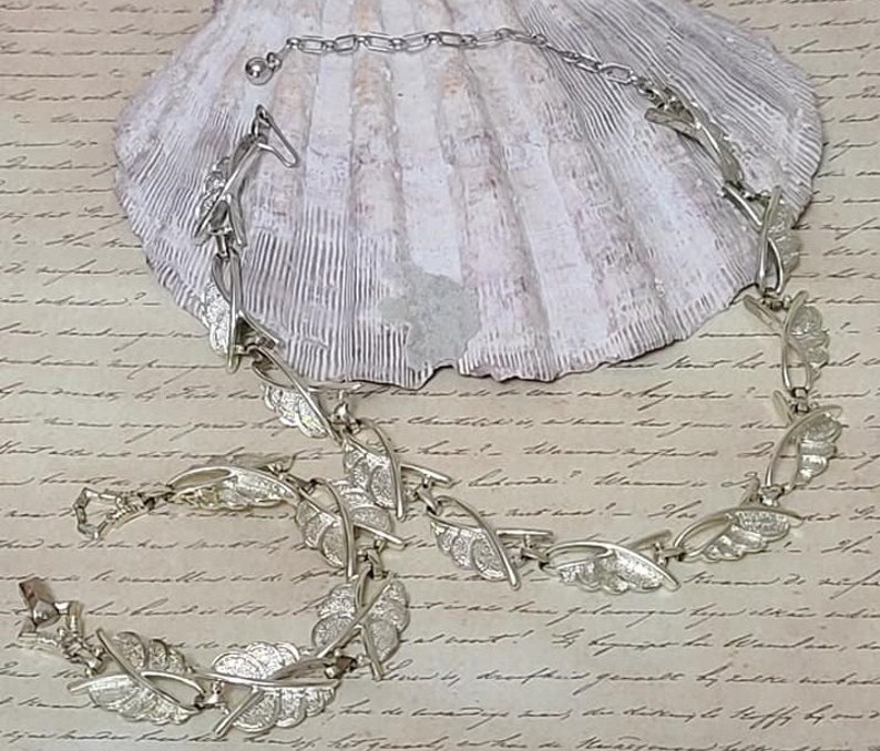 Vintage Choker Neckalce and Matching Bracelet Leaf Motif Free Ship Necklace and Bracelet Jewelry Set