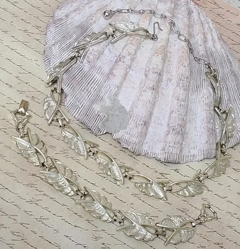 Vintage Choker Neckalce and Matching Bracelet Leaf Motif Free Ship Necklace and Bracelet Jewelry Set
