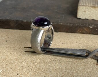 Bague améthyste, argent 925/1000, cabouchon, engagement fait main, design moderne, Made in Italy