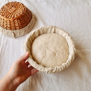 1.2kg round wicker banneton / Linen-lined proofing basket image 8