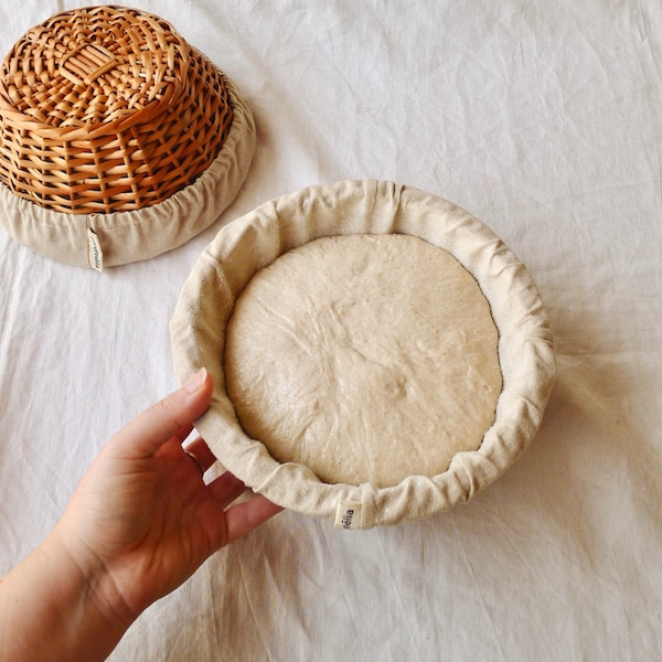 0.8kg round wicker banneton / Linen-lined bread basket