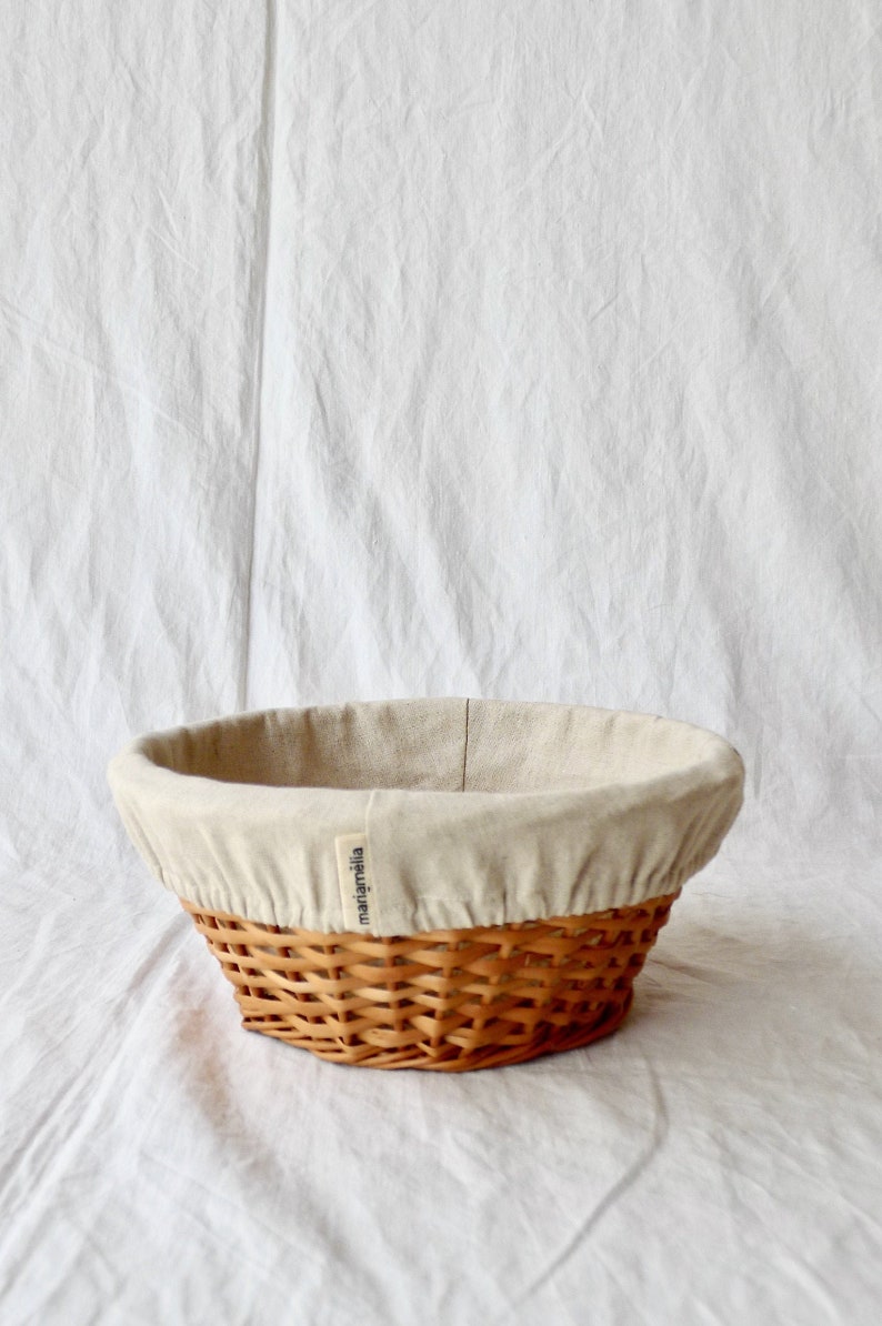 1.2kg round wicker banneton / Linen-lined proofing basket image 4