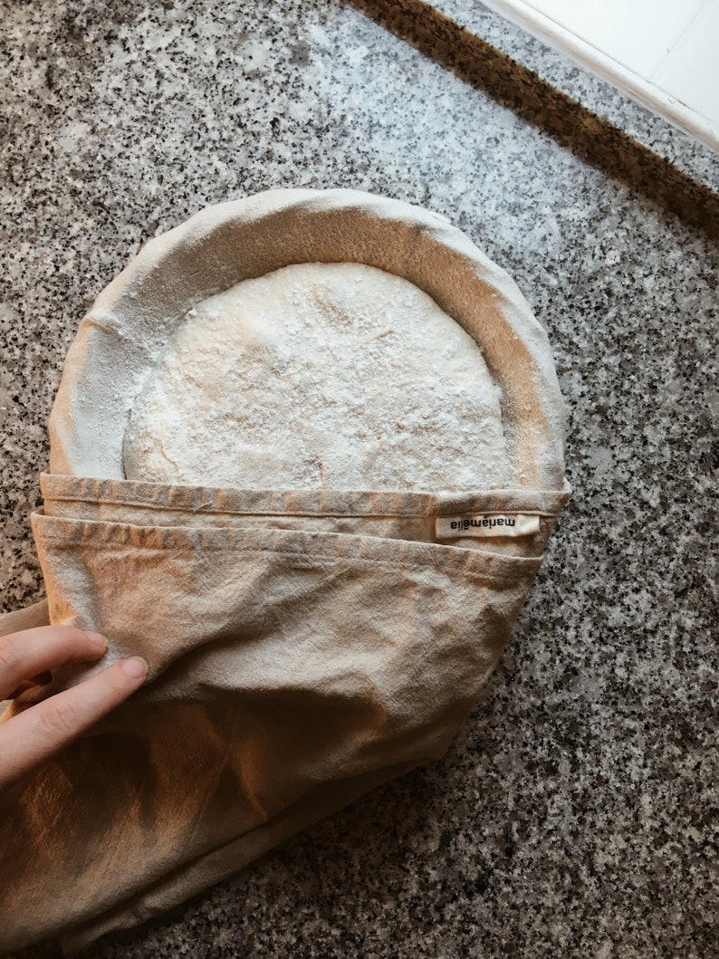 Set of 2 round bannetons / Linen-lined sourdough proofing baskets image 5