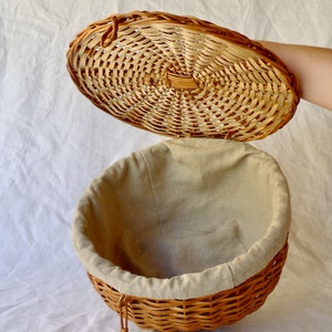 Cesta de pão de vime com tampa, Cesta de piquenique forrada com linho, Cesta para presentes imagem 5