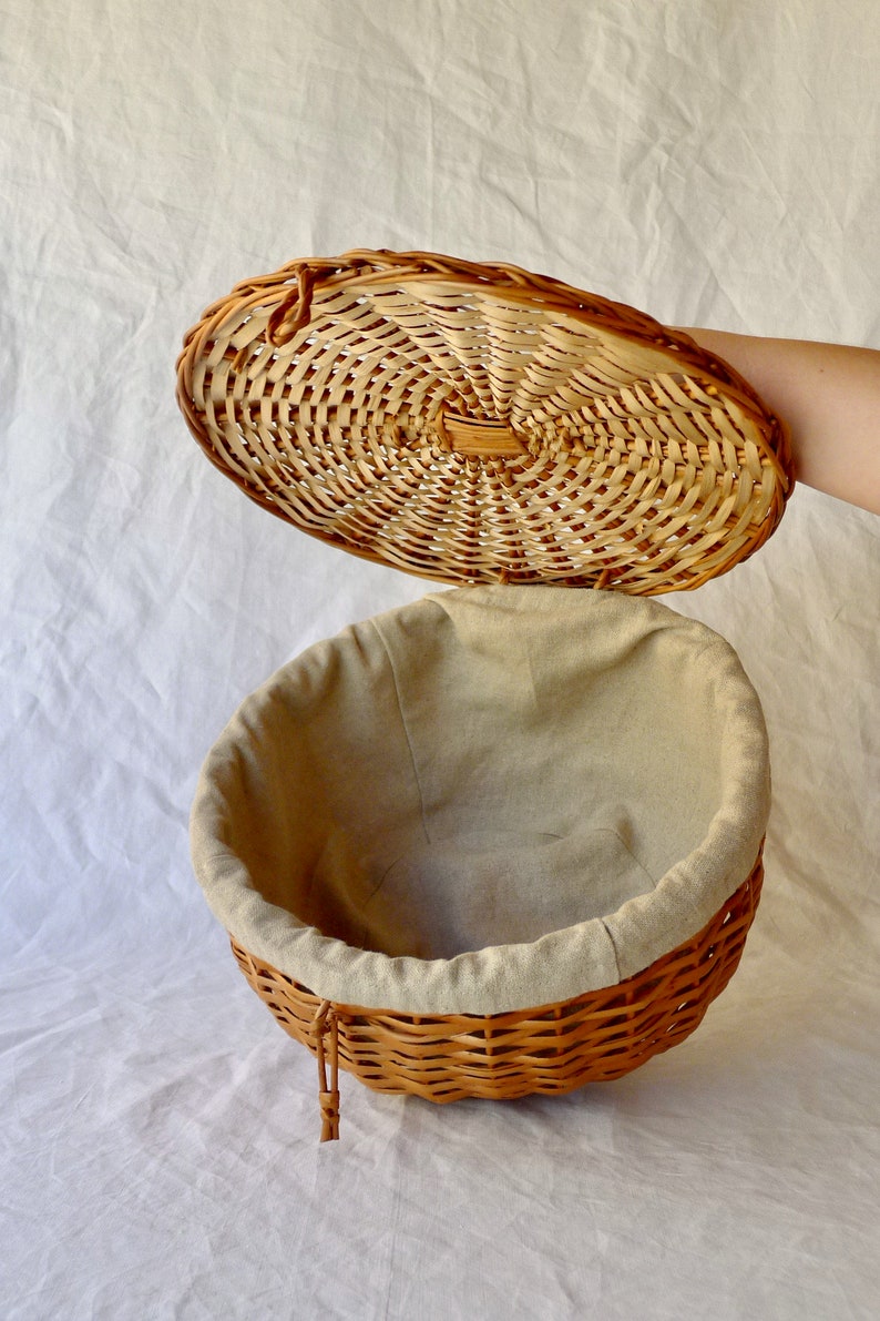 Cesta de pão de vime com tampa, Cesta de piquenique forrada com linho, Cesta para presentes imagem 5