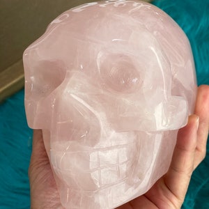 Super Gemmy Rose Quartz Skull Universal Love TR62 con tarjeta de información de cristal Sanación ancestral